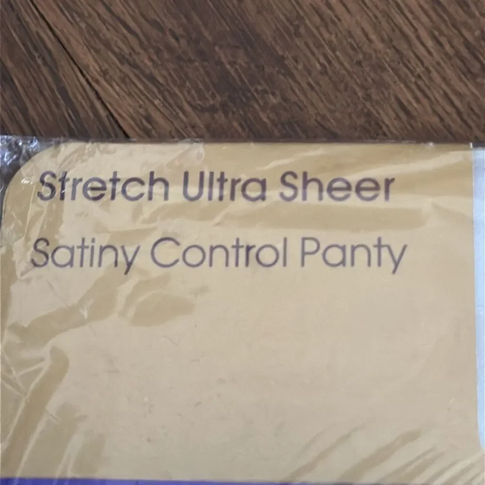 Vtg 1986 new in packaging Givenchy stretch‎ ultra sheer pantyhose control top